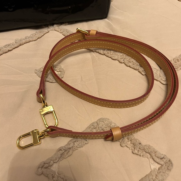 LOUIS VUITTON / Black Vernis MM
(AUTHENTIC) - Picture 11 of 15